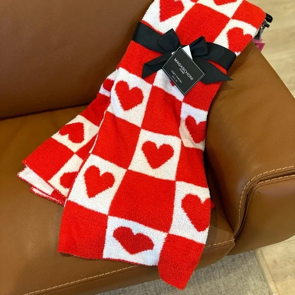 Magaschoni home red white Valentine's Day throw blanket checkered